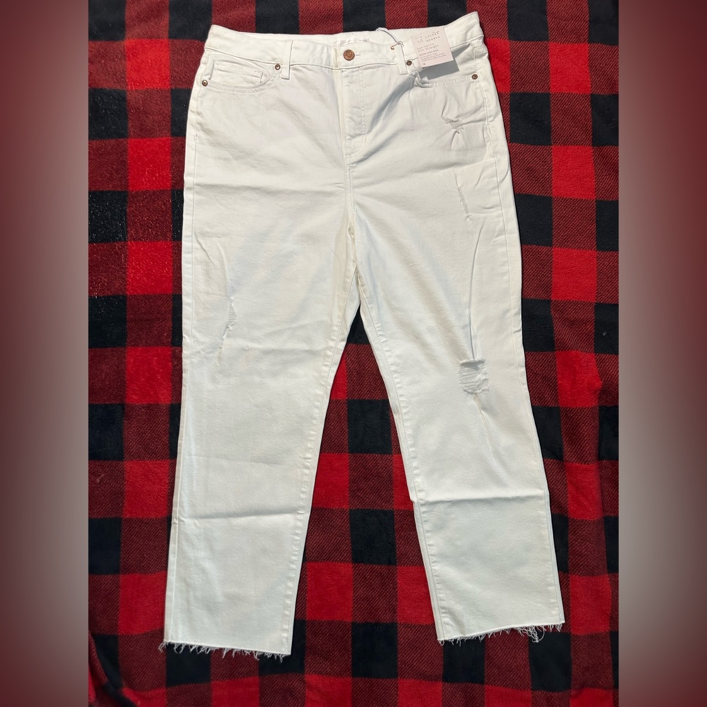 LC Lauren Conrad White Slim Straight Leg Jeans with Frayed Hem
NWT 
Size 18